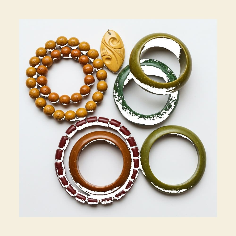 Bakelite Jewellery antiques we buy